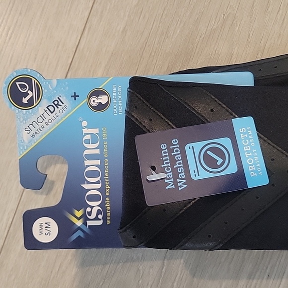 NWT- Isotoner Gloves with touch screen technology - Picture 2 of 4